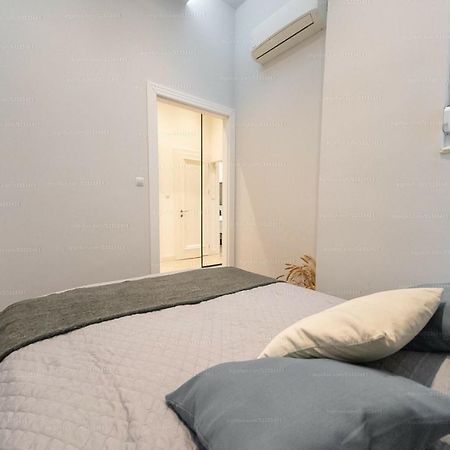 St Francis Of Assisi Superior Apartment Будапеща Екстериор снимка